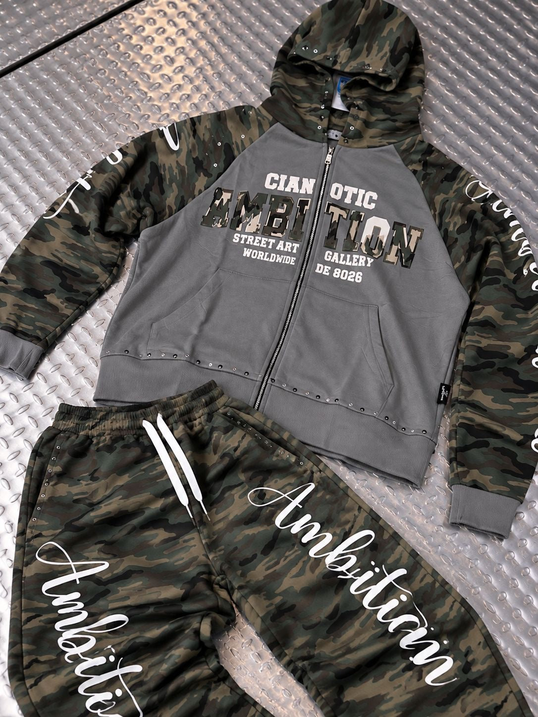 Tracksuit Camo Grey
