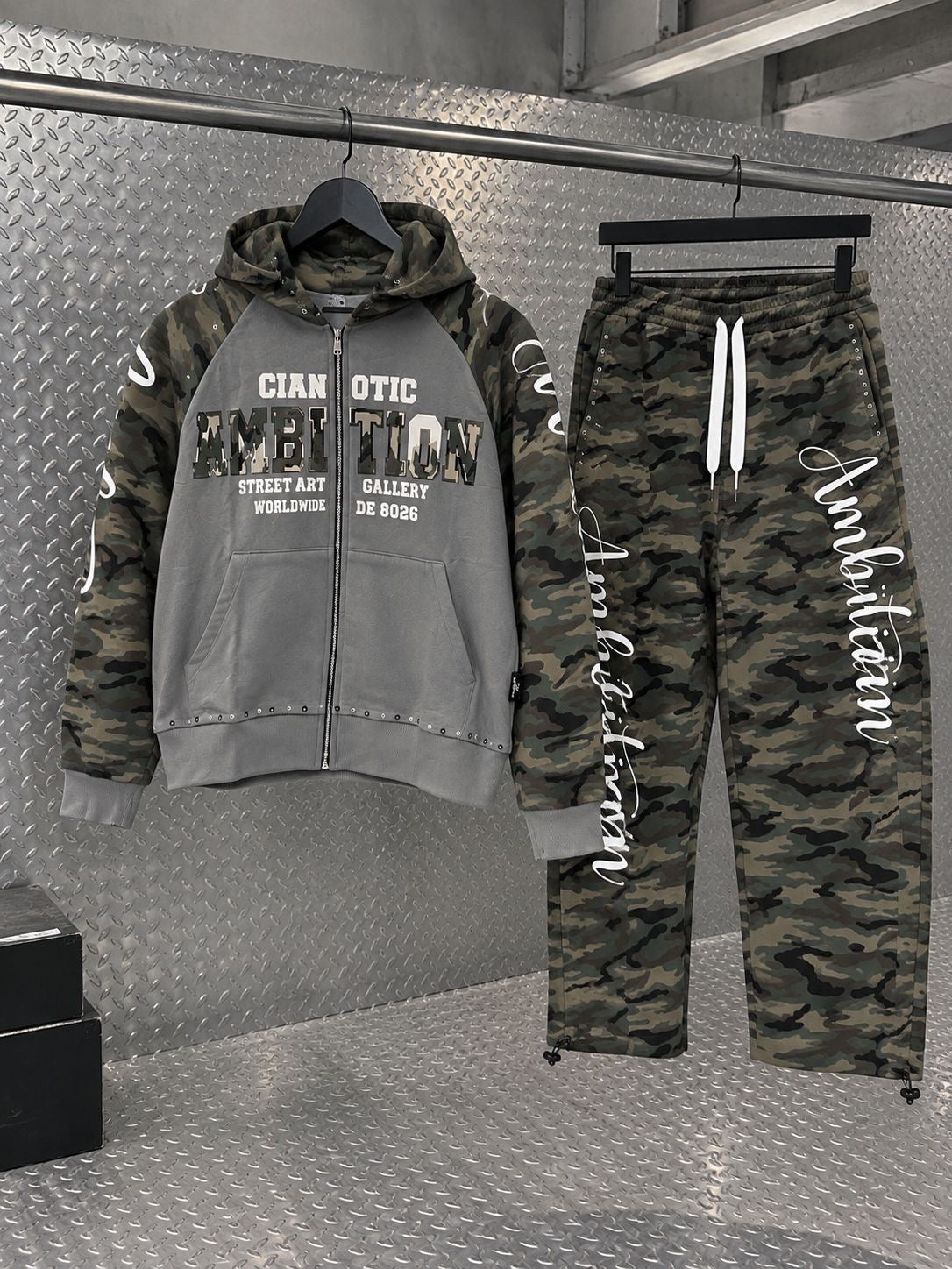 Tracksuit Camo Grey