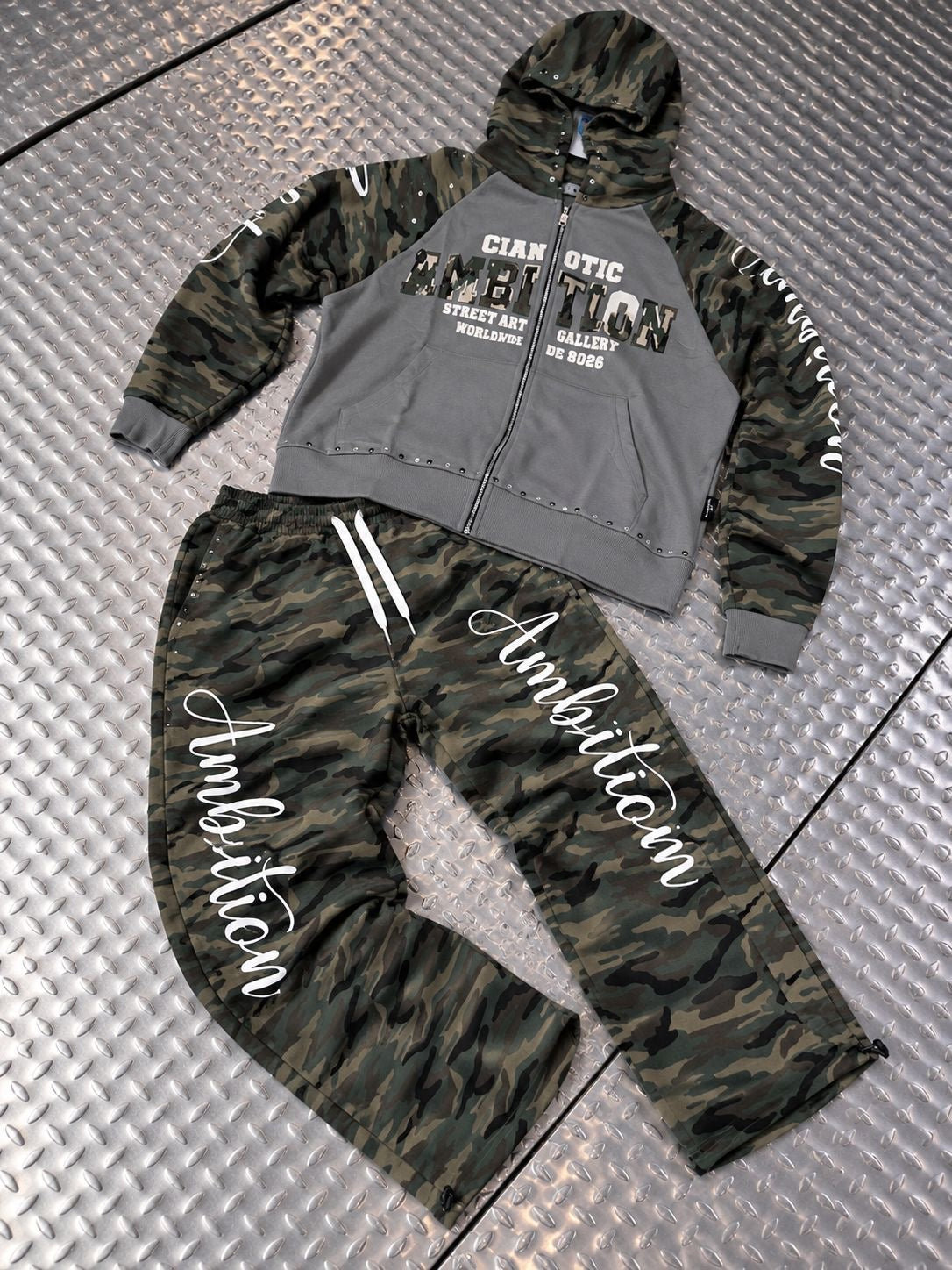 Tracksuit Camo Grey
