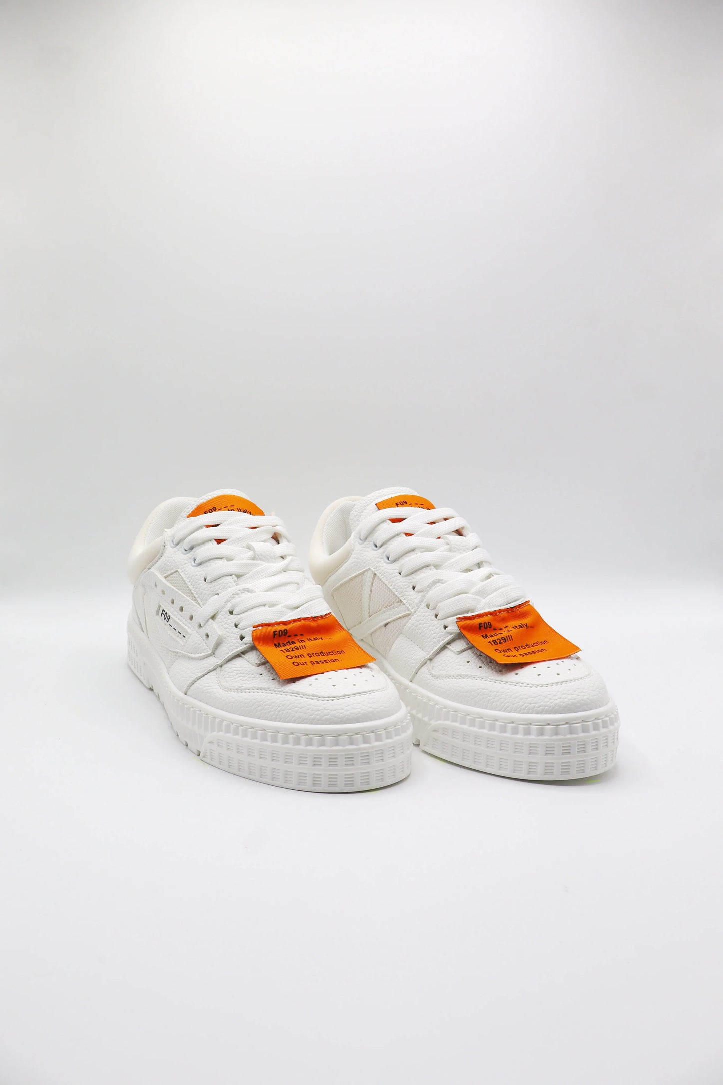 F09 SHOES - Riad Low - White/O