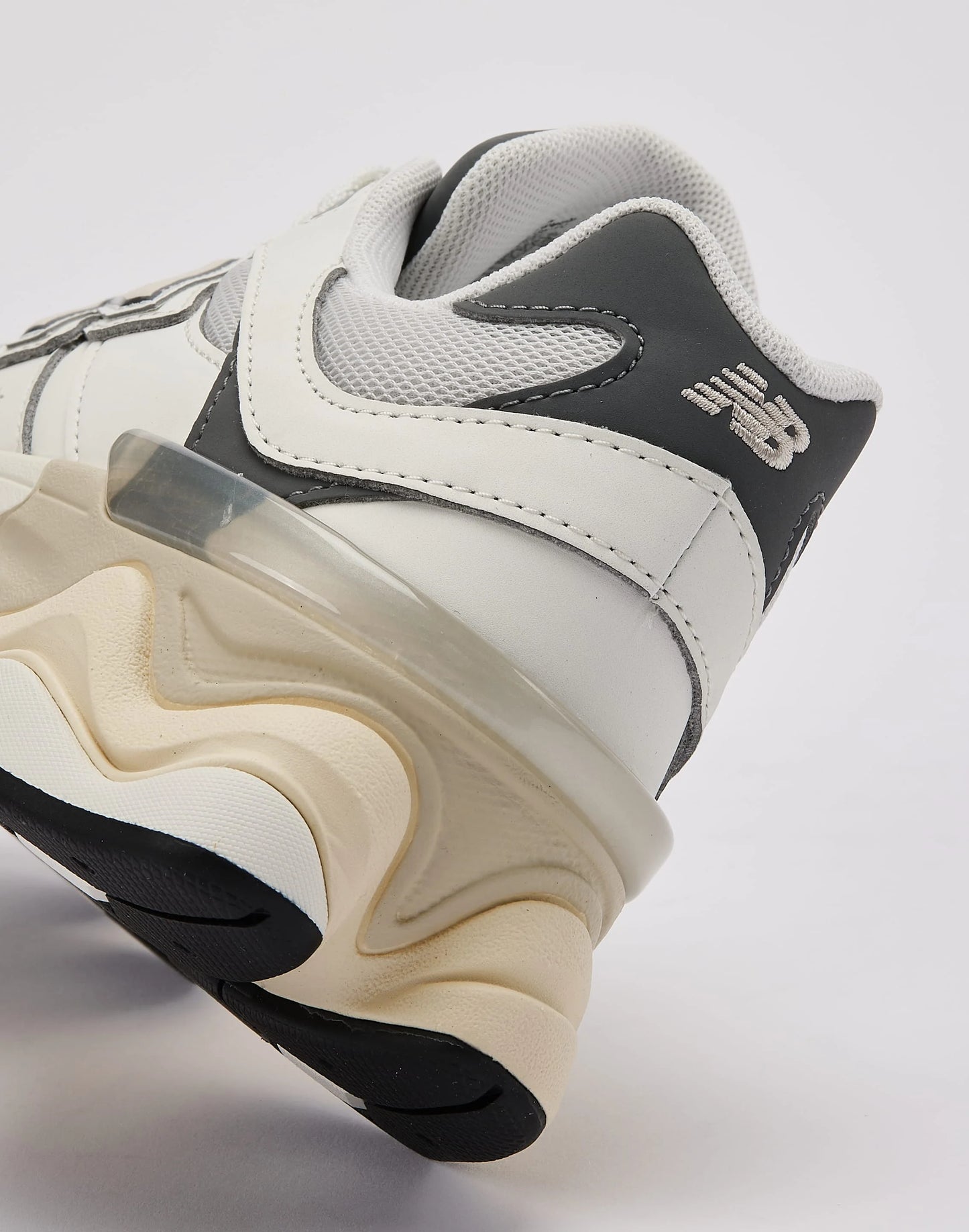 New Balance 9060 Sea Salt Castlerock